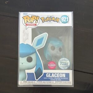 Glaceon Collectible Vinyl Figure